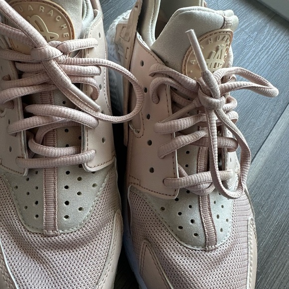 Nike huarache Pink and White Athletic Sneakers size 8.5 - Picture 5 of 11